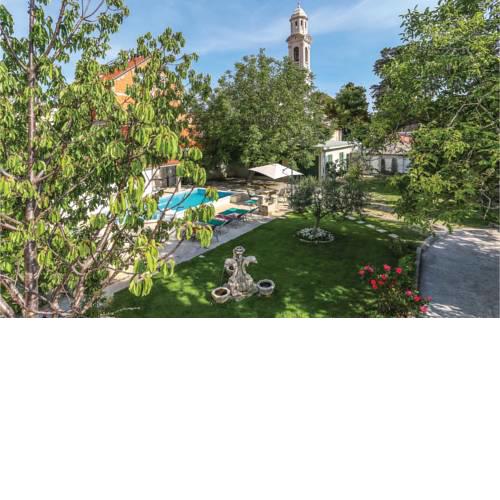 Holiday home Kastel Luksic Novi Put