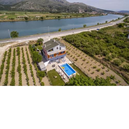 Holiday Home Opuzen 8818