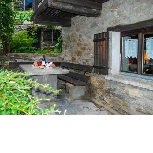 Holiday Home Rustico Tecc 'dnaas by Interhome
