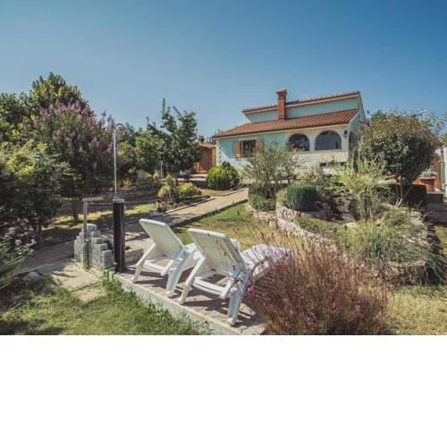Holiday Home TRADITIONAL HOLIDAY HOUSE
