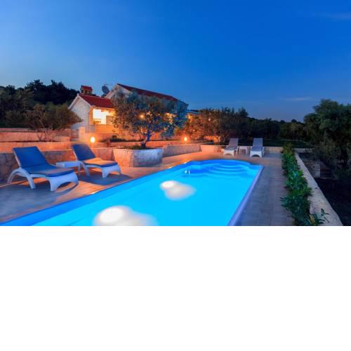 Holiday Home Uvala Siroka 11749