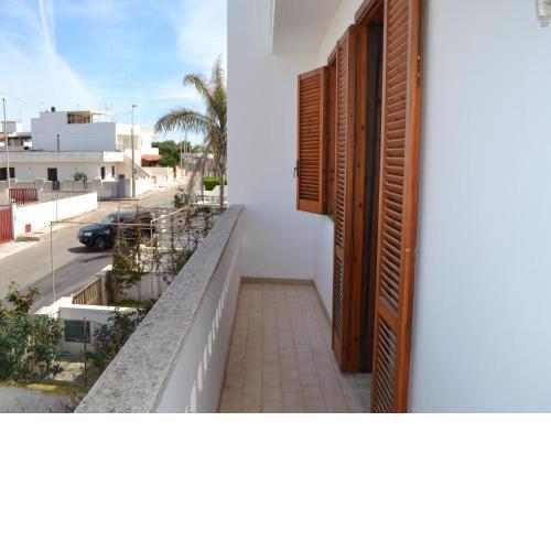 Holiday home with air conditioning and balcony for 6 people in San Foca