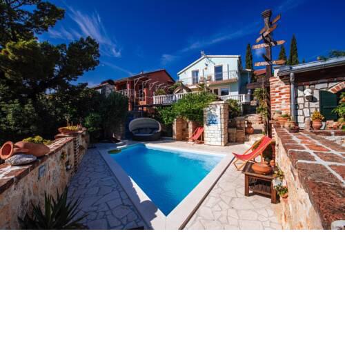 Holiday home with pool Halic