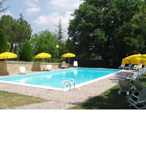 Holiday Home with Pool Tennis Court Parking