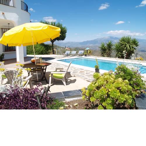 Holiday home with private pool and seaview near Comares, Malaga