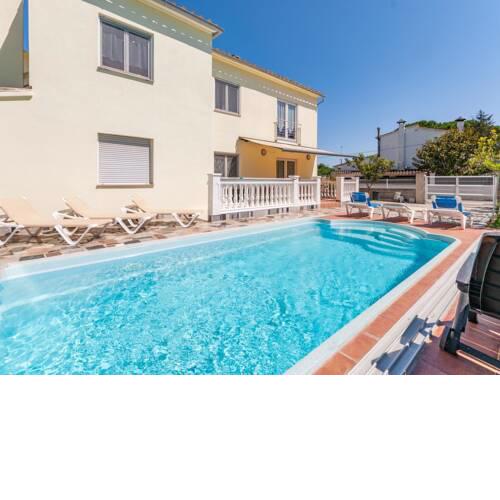 Holiday home with two separate floors and private swimming pool