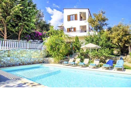 Holiday House, Castellos
