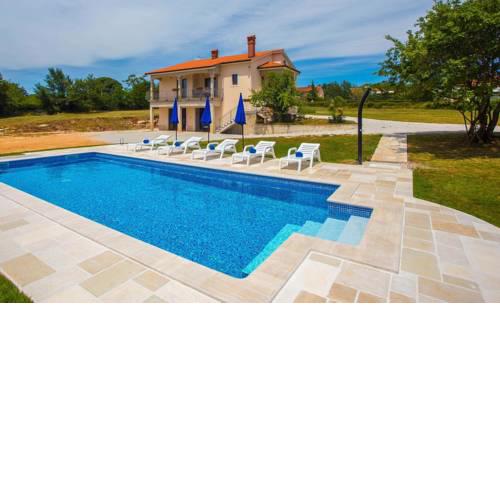 Holiday House Rossana with Private Pool and Garden