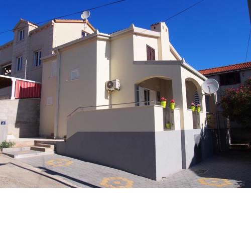 Holiday house with a parking space Mavarstica (Ciovo) - 15260