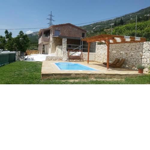 Holiday house with a swimming pool Kastel Stari (Kastela) - 15690