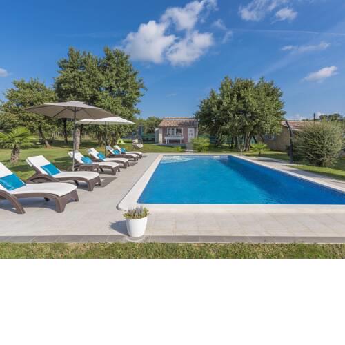 Holiday House with pool, garden, playground and BBQ - surrounded by nature