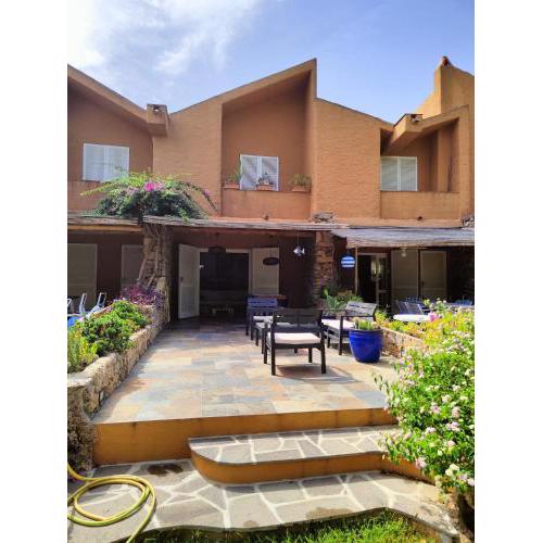 Holiday House with POOL & TENNIS COURT