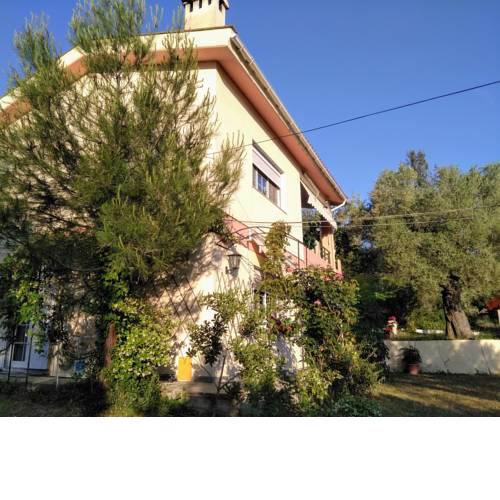 Holiday house with private garden and parking