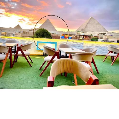 Holiday pyramids Inn