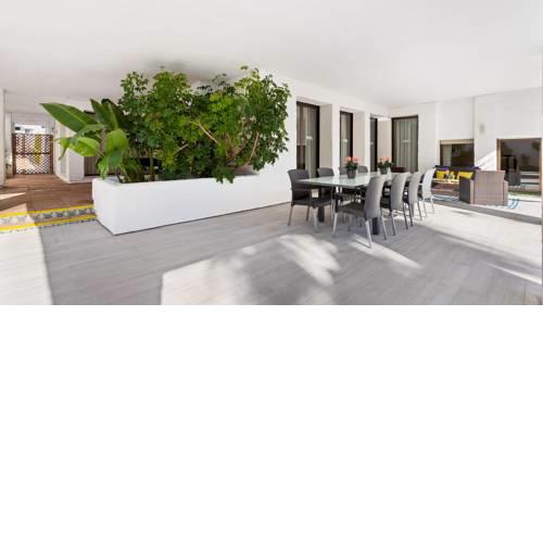 HOLIDAY VILLA 34121803, WITH 4 BEDROOM, 2 PRIVATE POOLS, VILLA MARINA, BEACHSIDE PUERTO BANUS, MARBELLA FOR HOLIDAY RENTALS