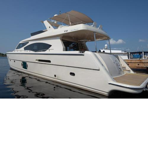 Holiday yacht in Dubai