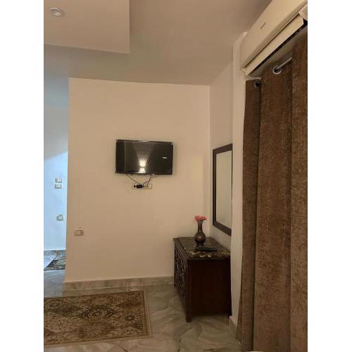 Holom Abu State House double bedroom infront of the pyramids gate with breakfast