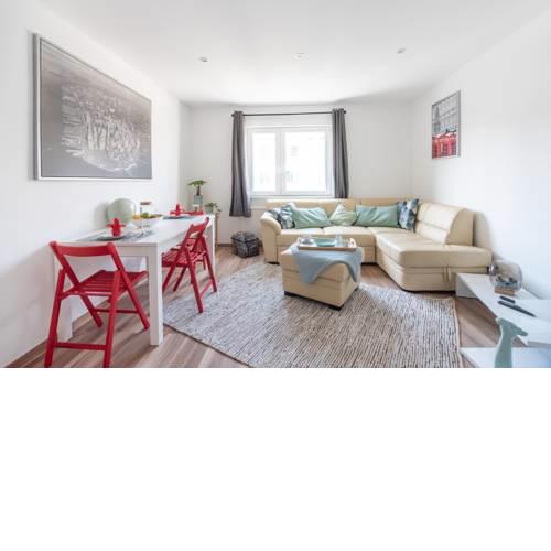 Home away from Home - central, new and quiet Apartment