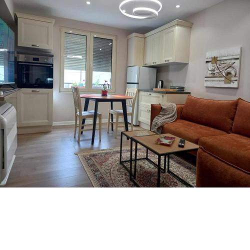 'Home Stay Inn' Apartment