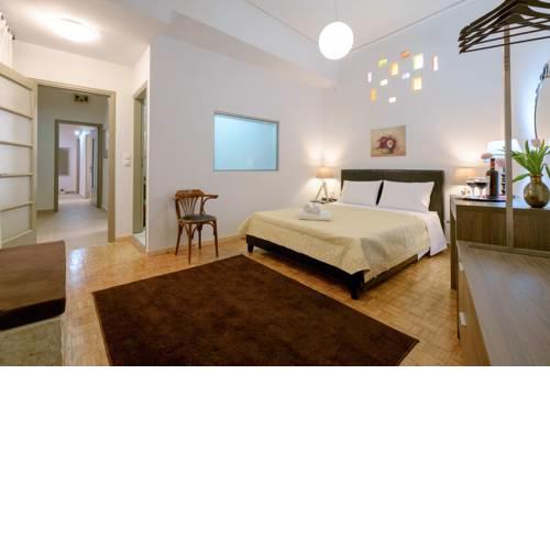 Home with Courtyard in Beating Heart of old Town!