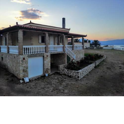 Home with stunning view in endless Blue
