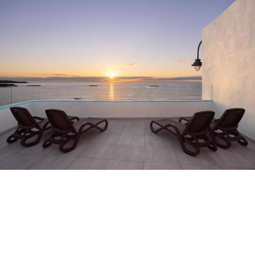 Home2Book Window to the Sea