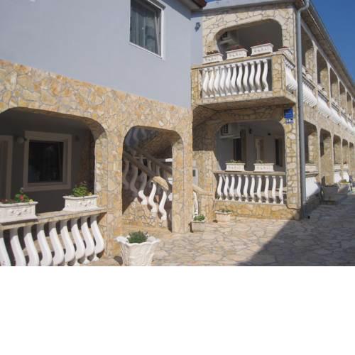 Homely Apartment in Vir with Balcony