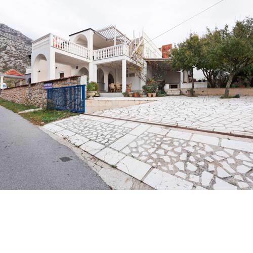 Homespun Apartment in Cesarica with Garden