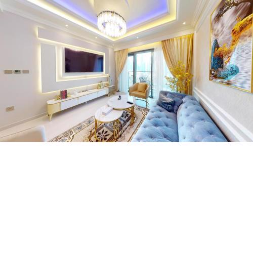 Hometown Apartment - Wake up to magnificent views of the Burj Khalifa and the Dubai Fountain in this spotless two-bedroom apartment