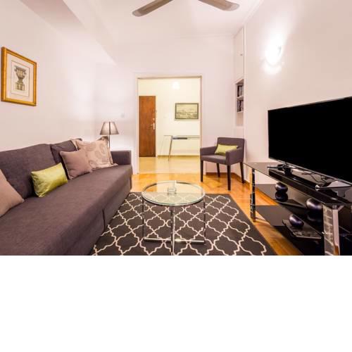 Homey apartment for 4 people in Koukaki
