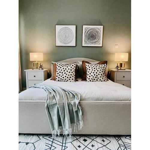 Homey studio Apt with balcony near Dubai Mall