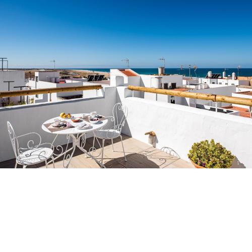 Hostal y Apartamentos en el centro La Jábega by Conil Home