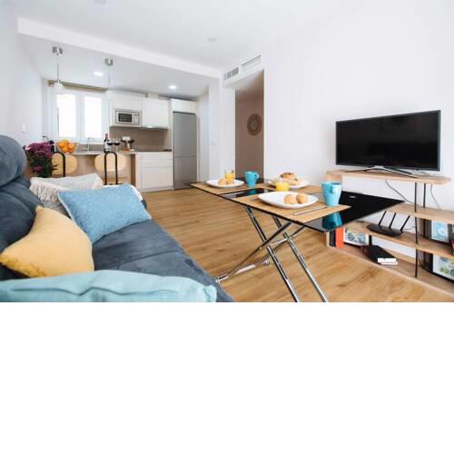 Hostly- Sol 2bdr flat with patio in Seville center