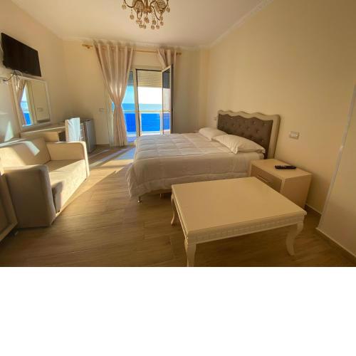 Hotel 3 Vellezerit