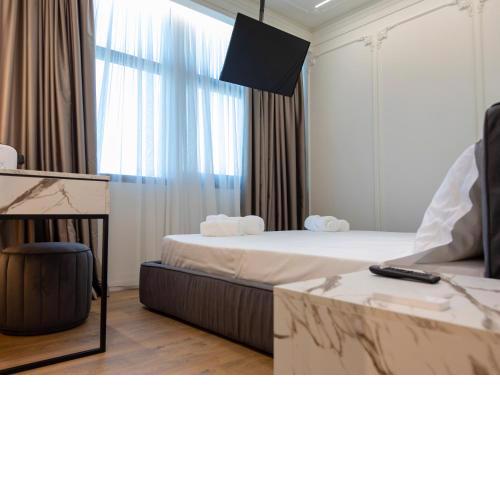 Hotel Adore
