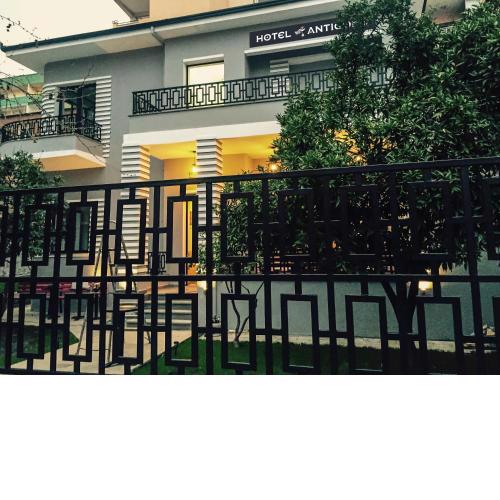 Hotel Antigone