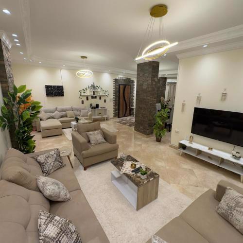Hotel Apartment In Sheikh Zayed With Private Entrance