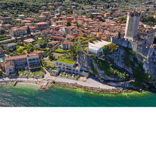 Hotel Castello Lake Front