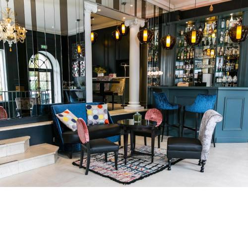 Hotel de Neuville Arc de Triomphe