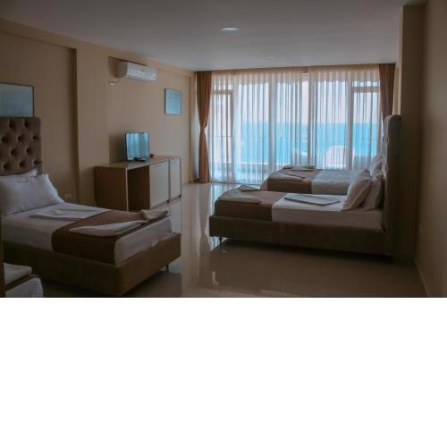 Hotel Frojd - Beach Front Resort