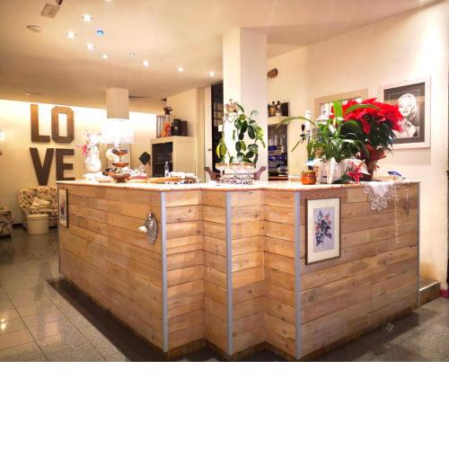 Hotel Garisenda in Centro - Late Checkout & Cenone Tipico di Capodanno -