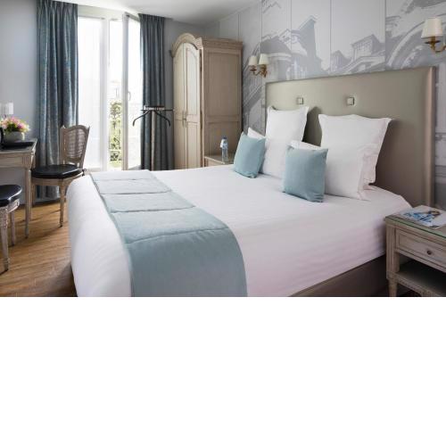 Hotel Plaza Elysées