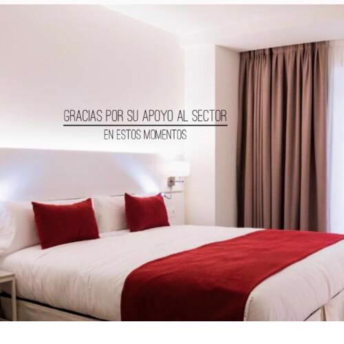 Hotel Pompaelo Plaza del Ayuntamiento & Spa