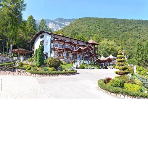 HOTEL RISTORANTE SCOIATTOLO