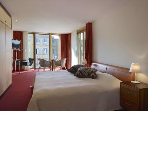 Hotel S