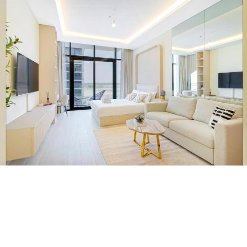 Hotel style stylish studio, 8min to downtown in Azizi riviera