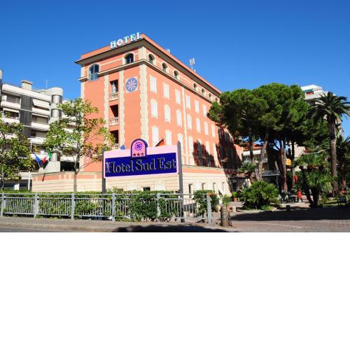 Hotel Sud Est by Fam Rossetti