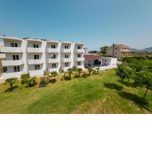 Hotel Velipoja Village
