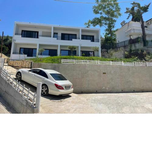 Hotel Xhindi