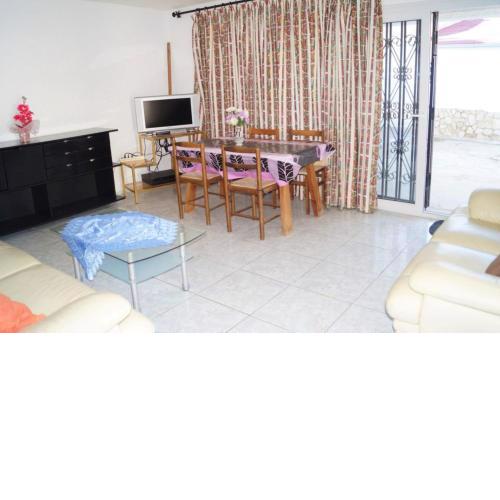 House - 1 Bedroom with Pool young people group not allowed - 07512